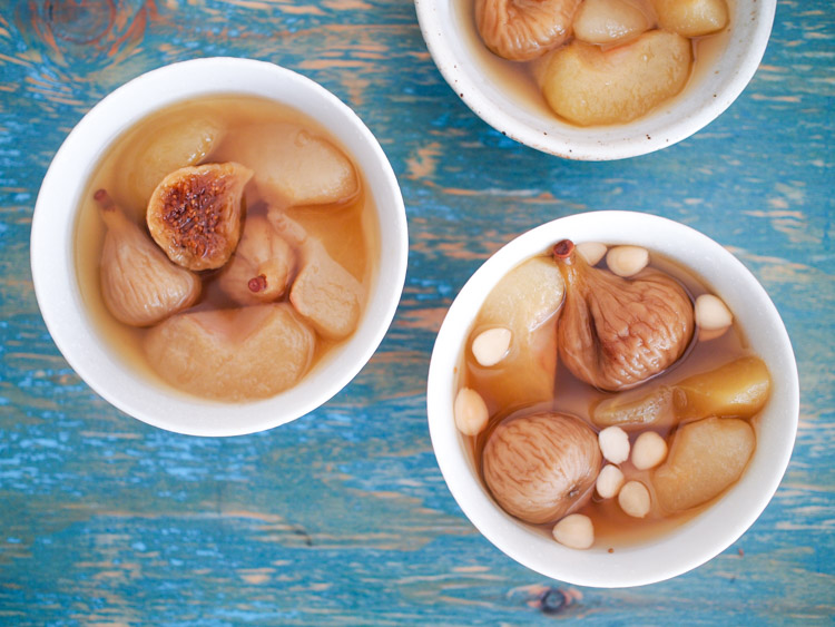 Asian Pears Herbal Soup with Dried Figs
